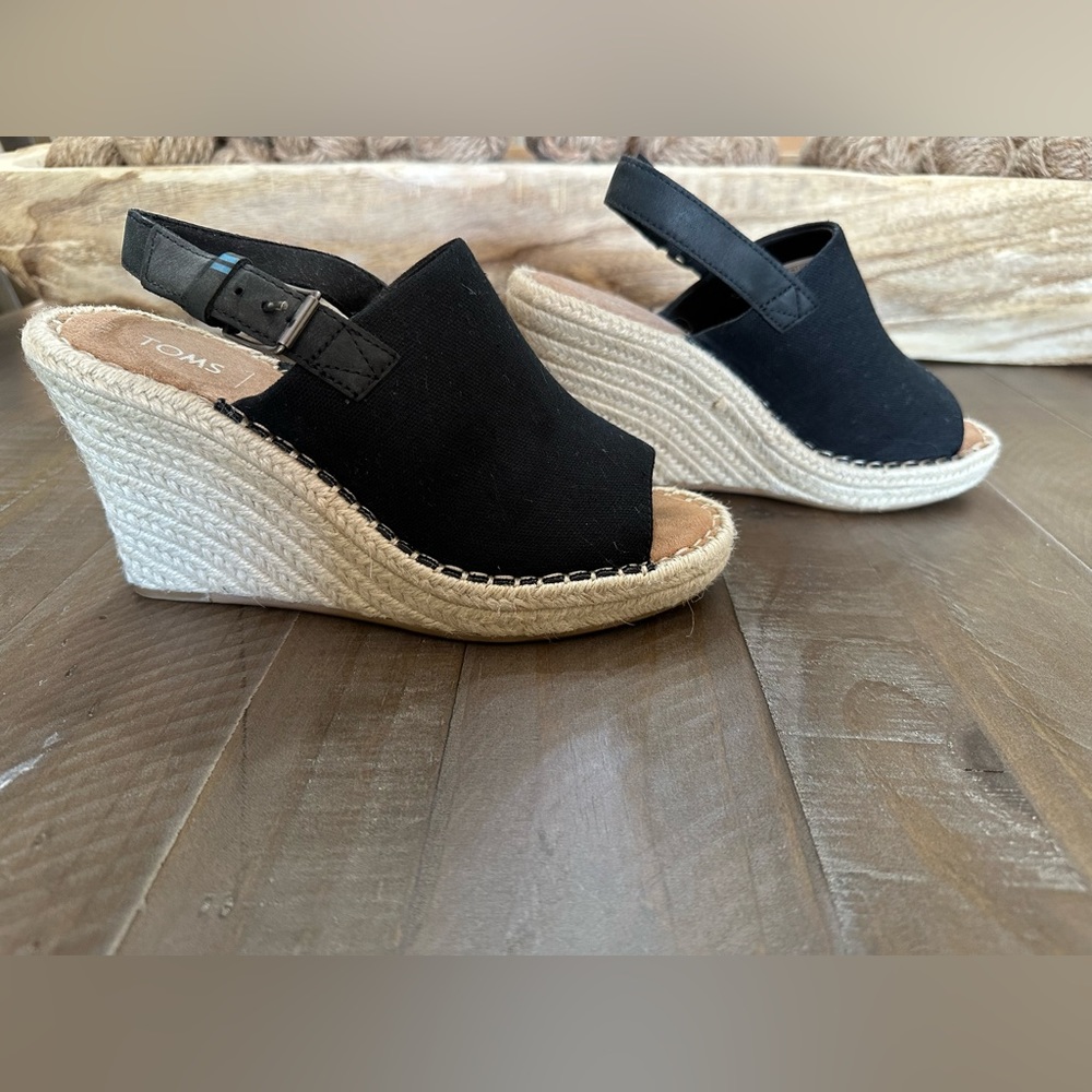 GUC Black Toms Wedge Sandal Sz 6.5